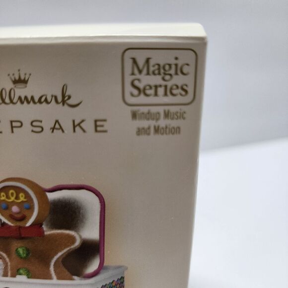 Hallmark Keepsake Christmas Ornament Pop Goes the Gingerbread Man Jackinthe Box - Picture 2 of 7
